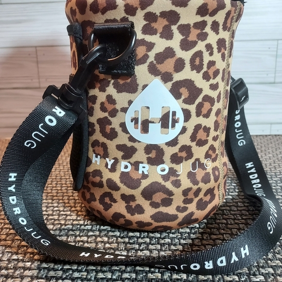 Hydro Jug Hydrojug Cheetah Leopard Blush Sleeve Strap Pink Half Gallon Water - Picture 2 of 6